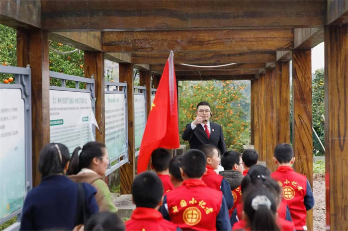 《宪法至上，法治教育从小抓起》中国小记者学院在行动